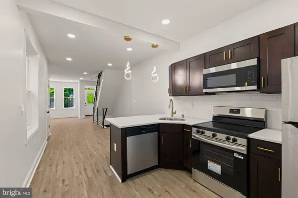 2933 MASTER, Philadelphia, PA 19121
