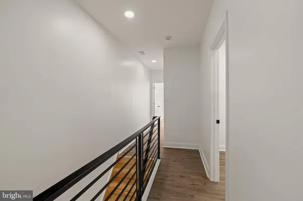 2933 MASTER, Philadelphia, PA 19121