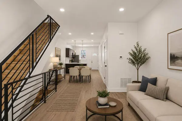 2933 MASTER, Philadelphia, PA 19121