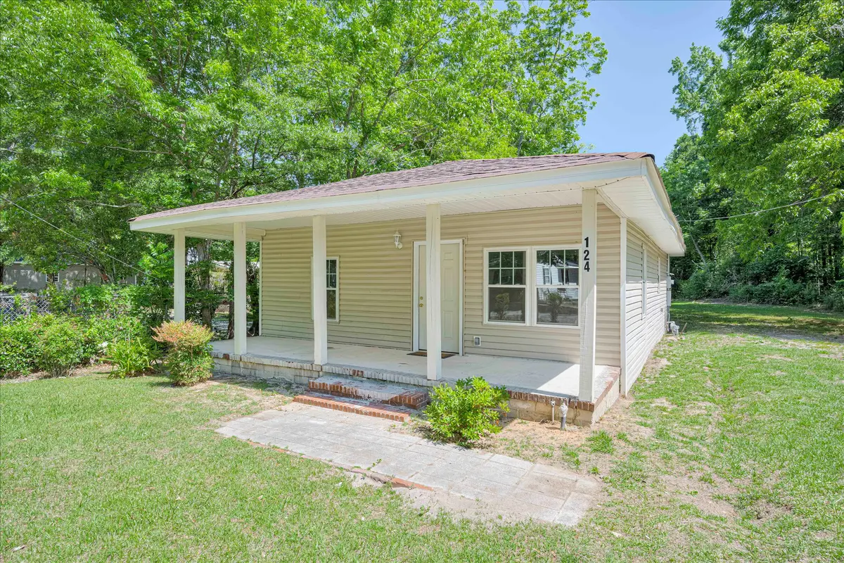 124 West St, Thomson, GA 30824-1570