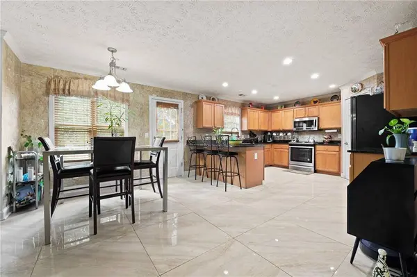 1107 Folkstone DR, Mcdonough, GA 30253