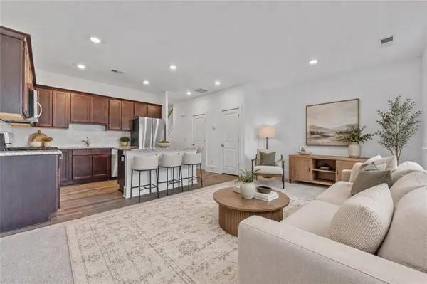 1516 Parks Edge LN, Atlanta, GA 30318