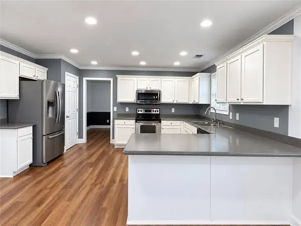 1097 Folkstone DR, Mcdonough, GA 30253