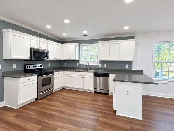 1097 Folkstone DR, Mcdonough, GA 30253