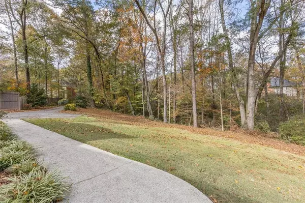 5768 LOST GROVE DR NW, Lilburn, GA 30047