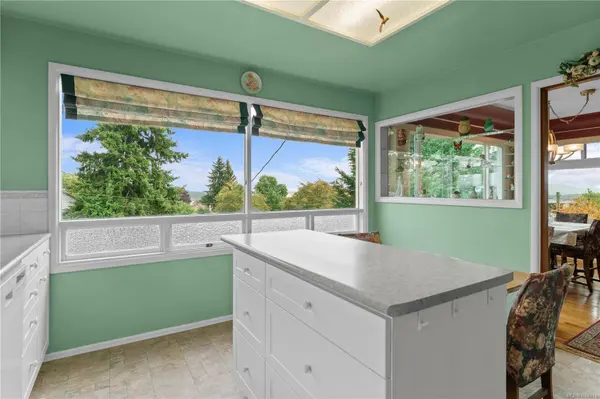 609 Milton St, Nanaimo, BC V9R 2L4