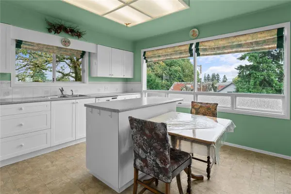 609 Milton St, Nanaimo, BC V9R 2L4