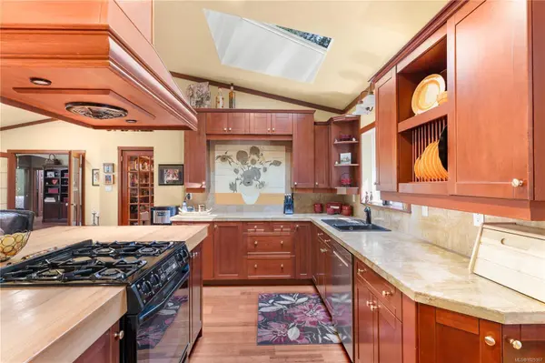 1126 North Rd, Gabriola Island, BC V0R 1X3