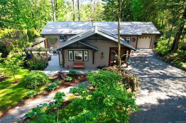 1126 North Rd, Gabriola Island, BC V0R 1X3