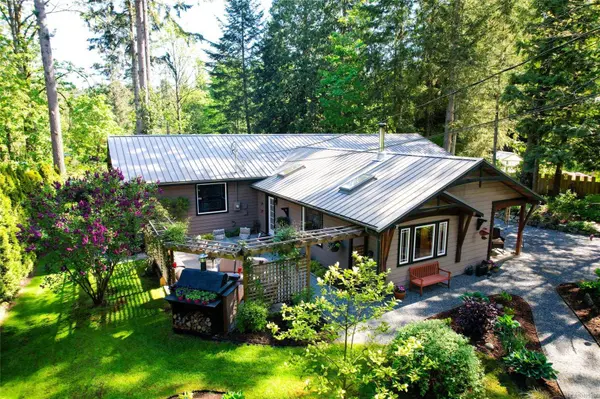 1126 North Rd, Gabriola Island, BC V0R 1X3