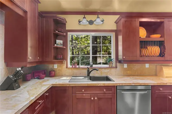 1126 North Rd, Gabriola Island, BC V0R 1X3