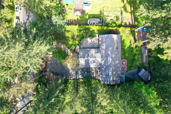 1126 North Rd, Gabriola Island, BC V0R 1X3