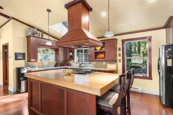 1126 North Rd, Gabriola Island, BC V0R 1X3