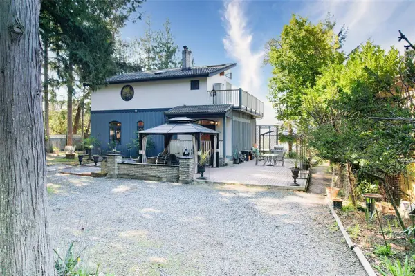 1059 Pat Burns Ave, Gabriola Island, BC V0R 1X2