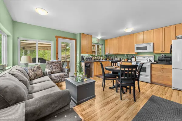 3055 Mander Rd, Gabriola Island, BC V0R 1X7