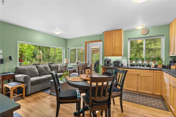 3055 Mander Rd, Gabriola Island, BC V0R 1X7