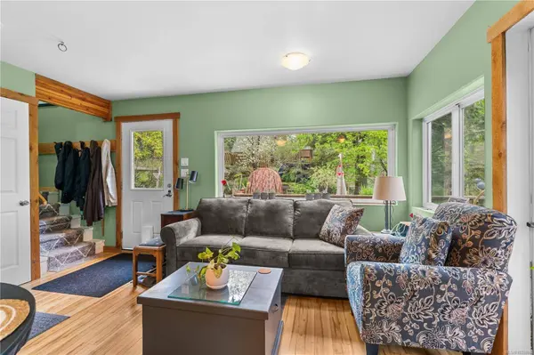 3055 Mander Rd, Gabriola Island, BC V0R 1X7