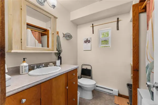 3055 Mander Rd, Gabriola Island, BC V0R 1X7
