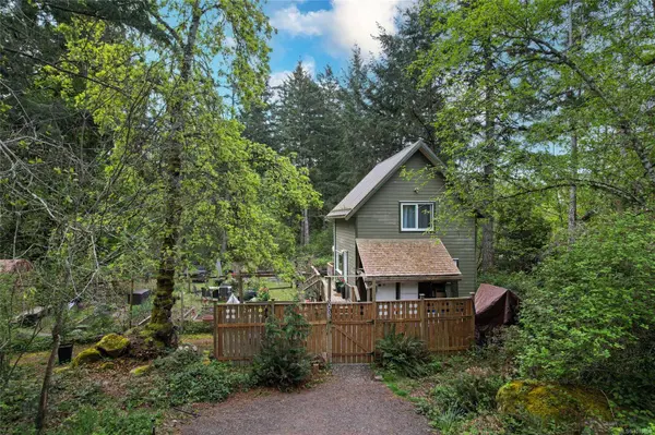 3055 Mander Rd, Gabriola Island, BC V0R 1X7