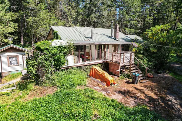 3070 Fairbairn Rd, Gabriola Island, BC V0R 1X7