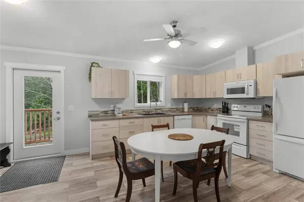 1040 Conville Rd, Gabriola Island, BC V0R 1X2