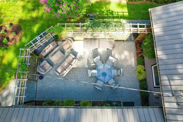1126 North Rd, Gabriola Island, BC V0R 1X3