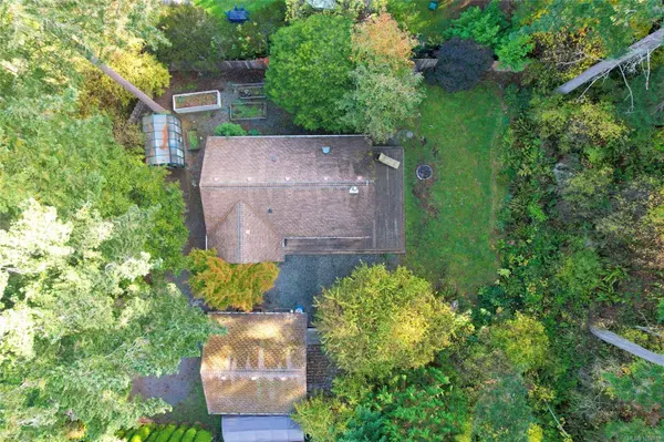 3275 South Rd, Gabriola Island, BC V0R 1X7