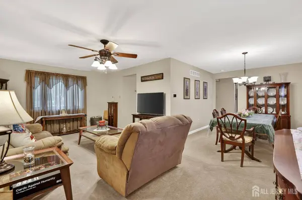 100 Coachman DR, Florence, NJ 08505