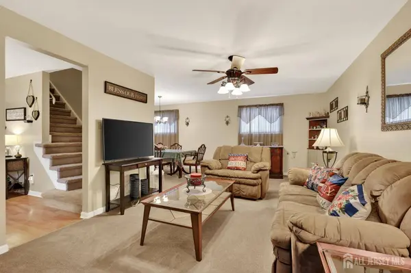 100 Coachman DR, Florence, NJ 08505