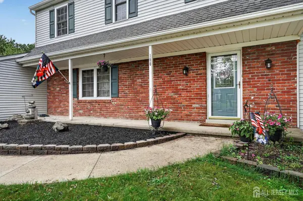 100 Coachman DR, Florence, NJ 08505