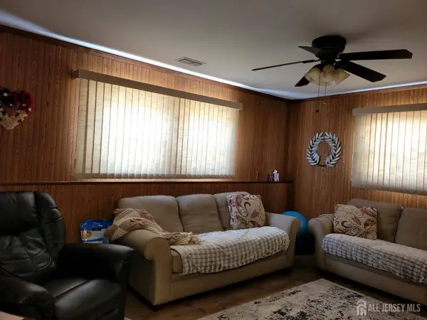 62 Pinho AVE, Carteret, NJ 07008