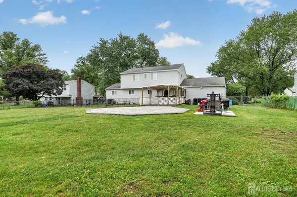 100 Coachman DR, Florence, NJ 08505