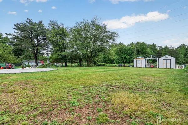100 Coachman DR, Florence, NJ 08505