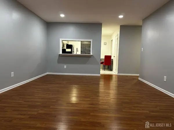 701 Woodbridge Commons WAY, Iselin, NJ 08830