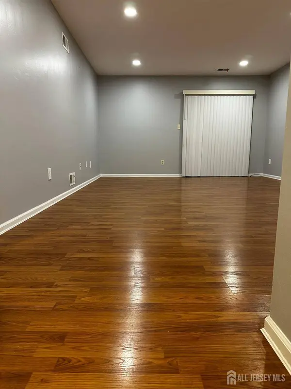 701 Woodbridge Commons WAY, Iselin, NJ 08830