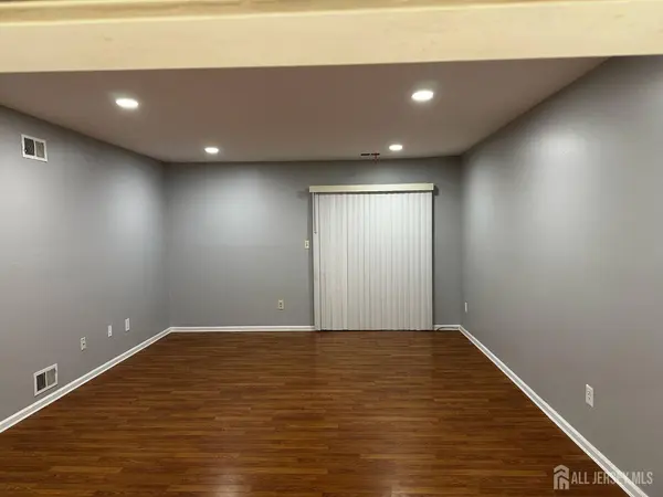701 Woodbridge Commons WAY, Iselin, NJ 08830