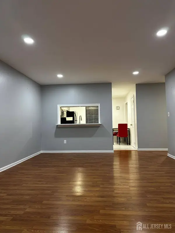 701 Woodbridge Commons WAY, Iselin, NJ 08830