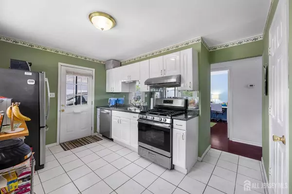 15 Winthrop RD, Edison, NJ 08817