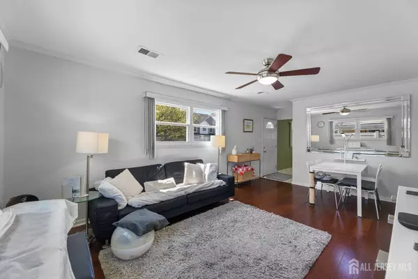 15 Winthrop RD, Edison, NJ 08817