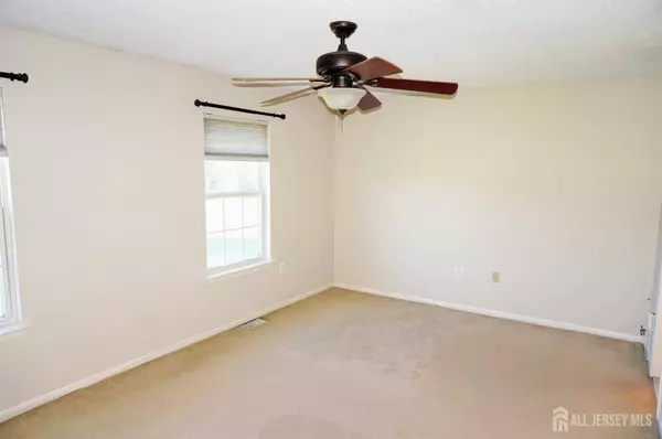 62 Colleen CT, South Brunswick, NJ 08824