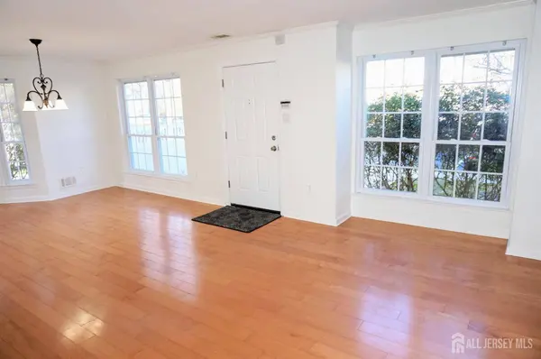 1 Bristol DR, North Brunswick, NJ 08902