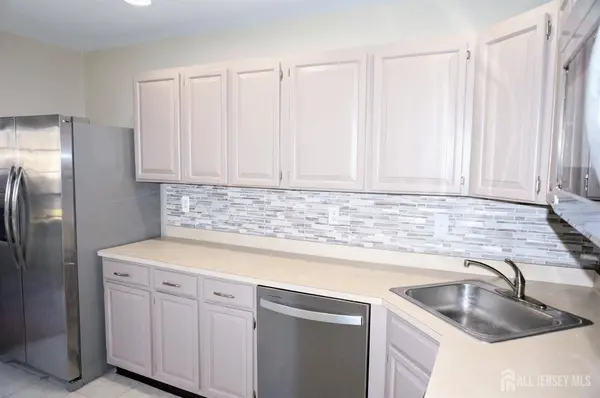 1 Bristol DR, North Brunswick, NJ 08902
