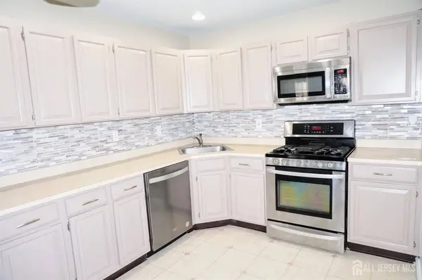 1 Bristol DR, North Brunswick, NJ 08902