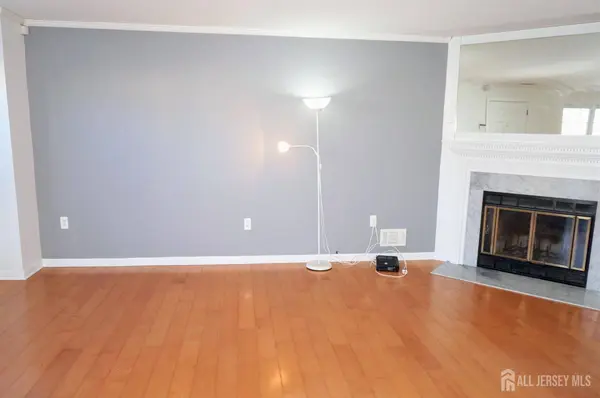 1 Bristol DR, North Brunswick, NJ 08902