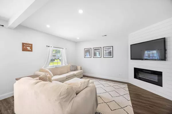 8767 Auburn Dr, North Charleston, SC 29406