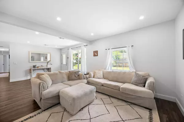 8767 Auburn Dr, North Charleston, SC 29406