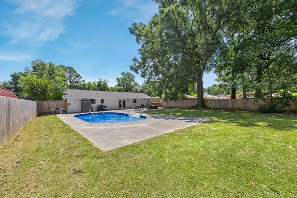 8767 Auburn Dr, North Charleston, SC 29406