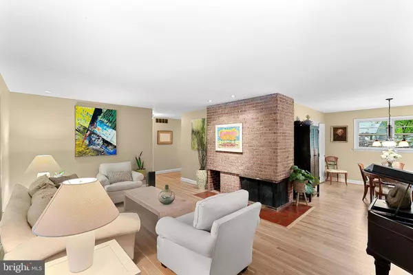 3608 WHISPERING LN, Falls Church, VA 22041