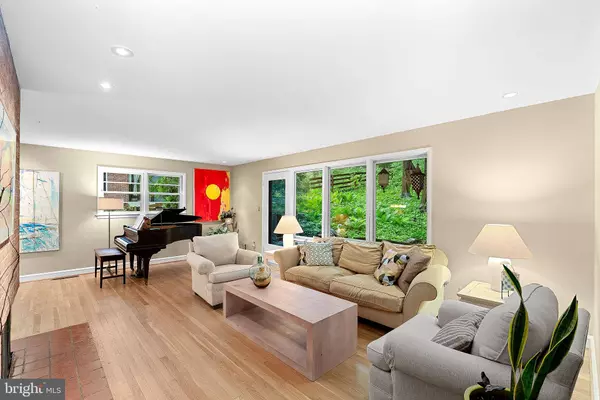 3608 WHISPERING LN, Falls Church, VA 22041