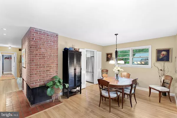 3608 WHISPERING LN, Falls Church, VA 22041